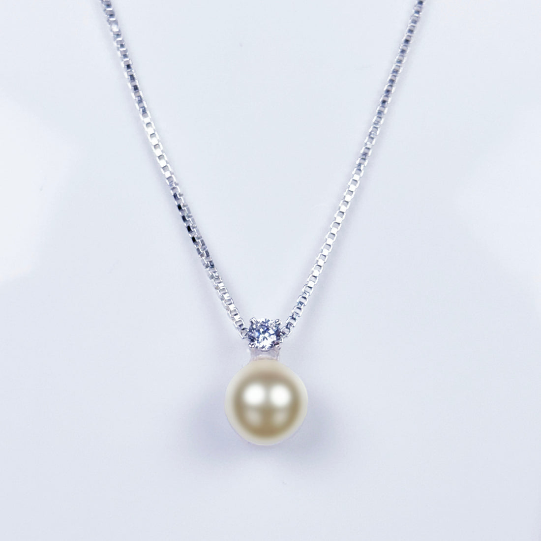 Silver white pearl stone pendant with chain