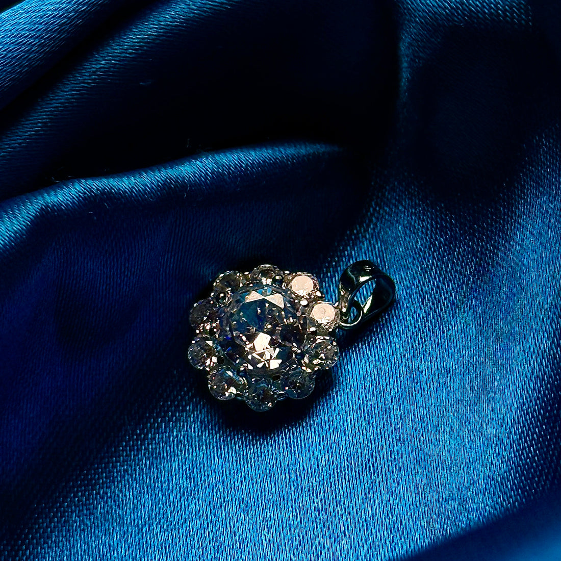 stone in flower pendant without chain