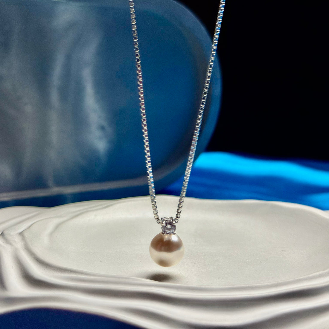 Silver white pearl stone pendant with chain
