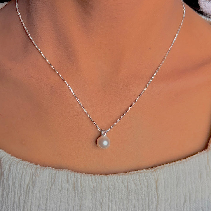 Silver white pearl stone pendant with chain