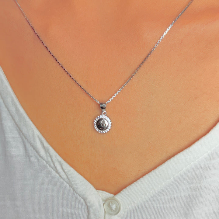 Silver smily pendant without chain