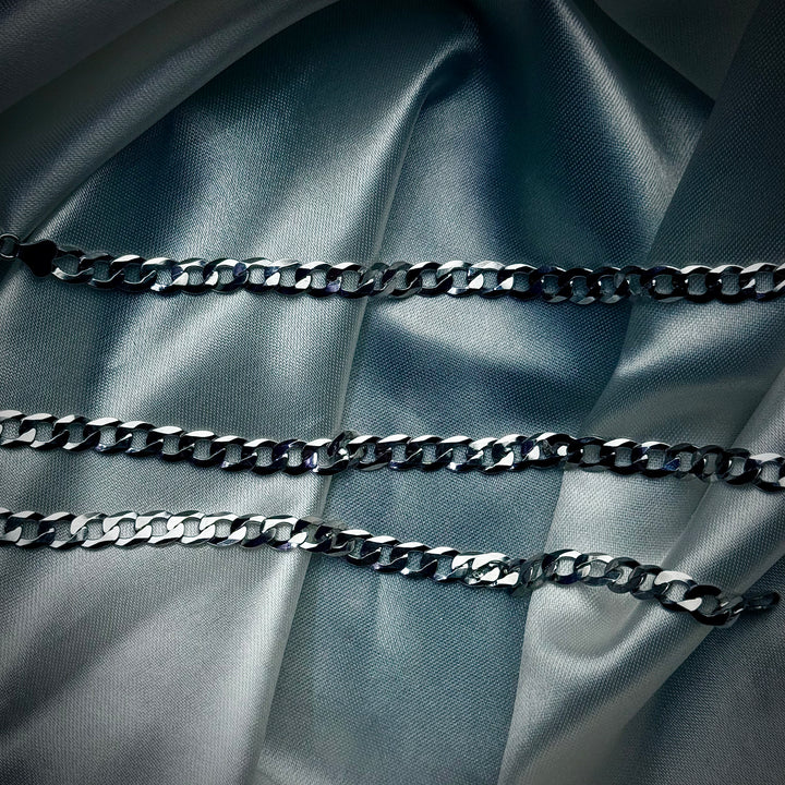 Silver interlock chain